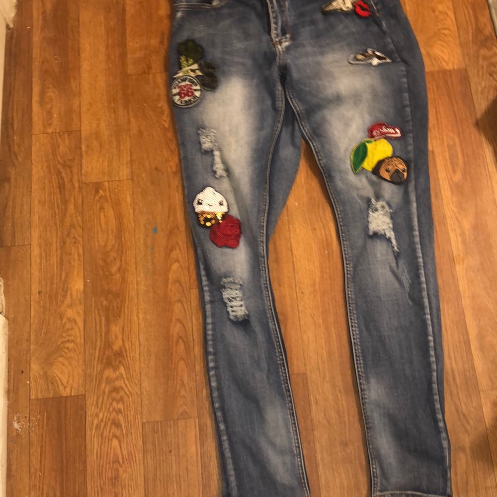 ❤️❤️❤️ Distressed Jeans w/ art
